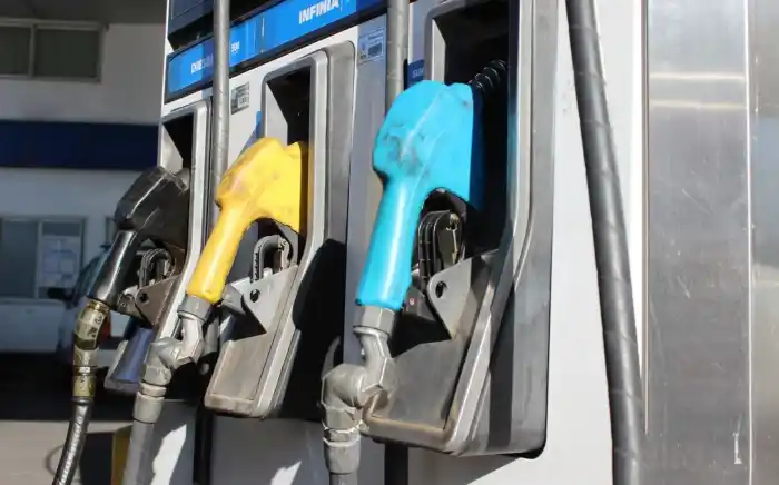 Crisis económica: Por la fuerte suba de precios, volvió a caer el consumo de naftas en enero