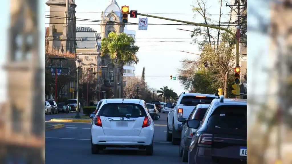 Tránsito y multas: en pleno centro es donde se respetan menos los semáforos