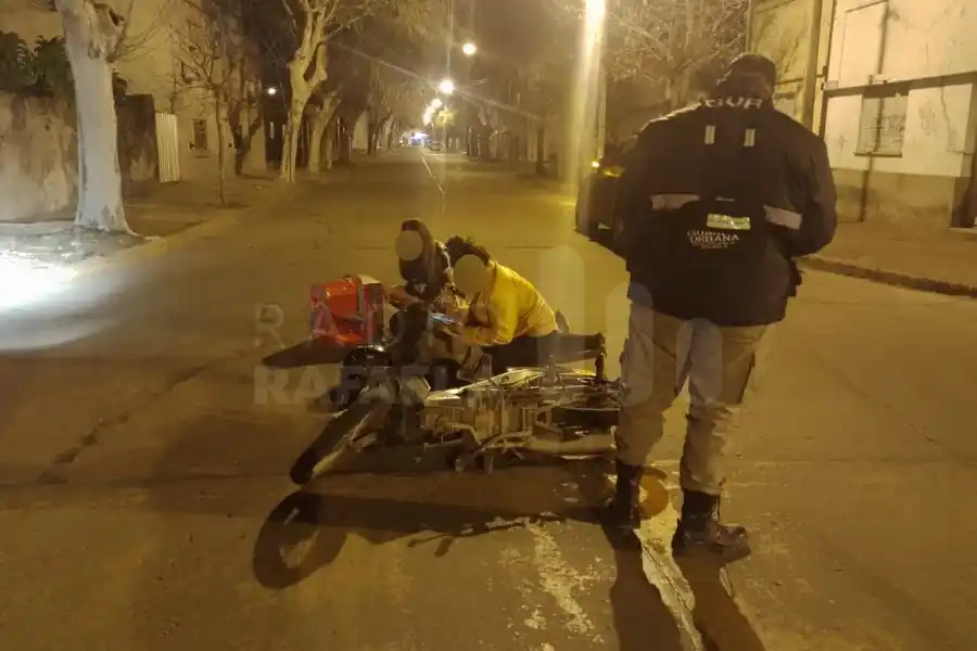 Un Porsche y una Wave chocaron en barrio Central Córdoba: tuvo que intervenir el 107