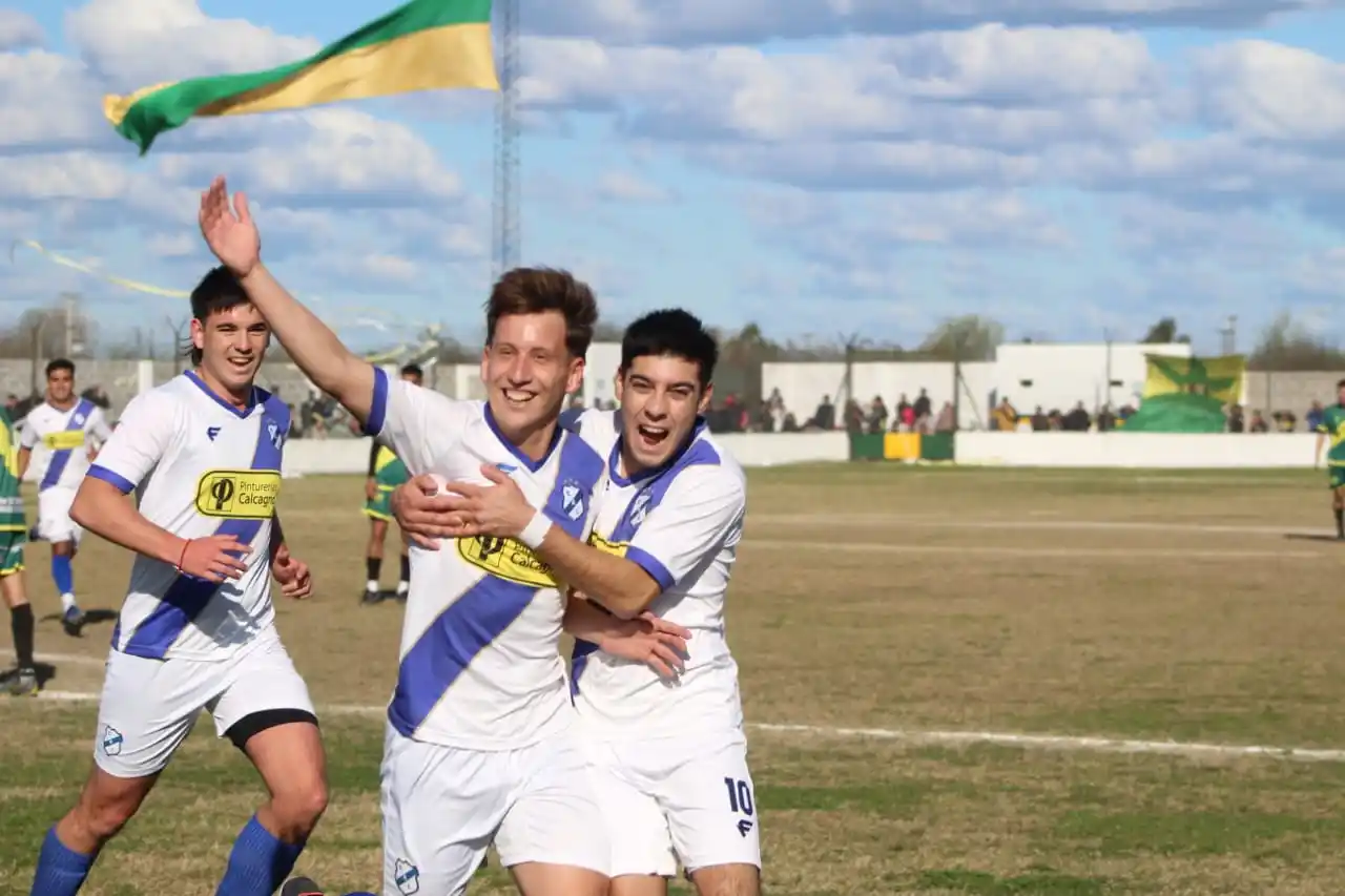 Libertad, tras su resonante victoria ante Urquiza realiza un riesgoso viaje a General Galarza y en el estadio "Gerónimo Molina" enfrentará a La Academia. El equipo de La Banda está muy cerca de la clasificación directa y la doce estará desplegando los trapos para alentar a los dirigidos por Silvio Perchivale en la vecina localidad.