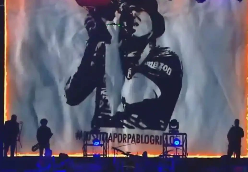 La imagen de Pablo Grillo proyectada en el escenario de La Renga.