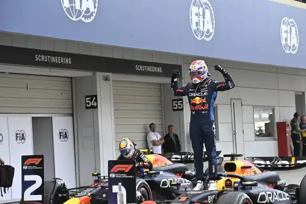 Verstappen ganó en Japón