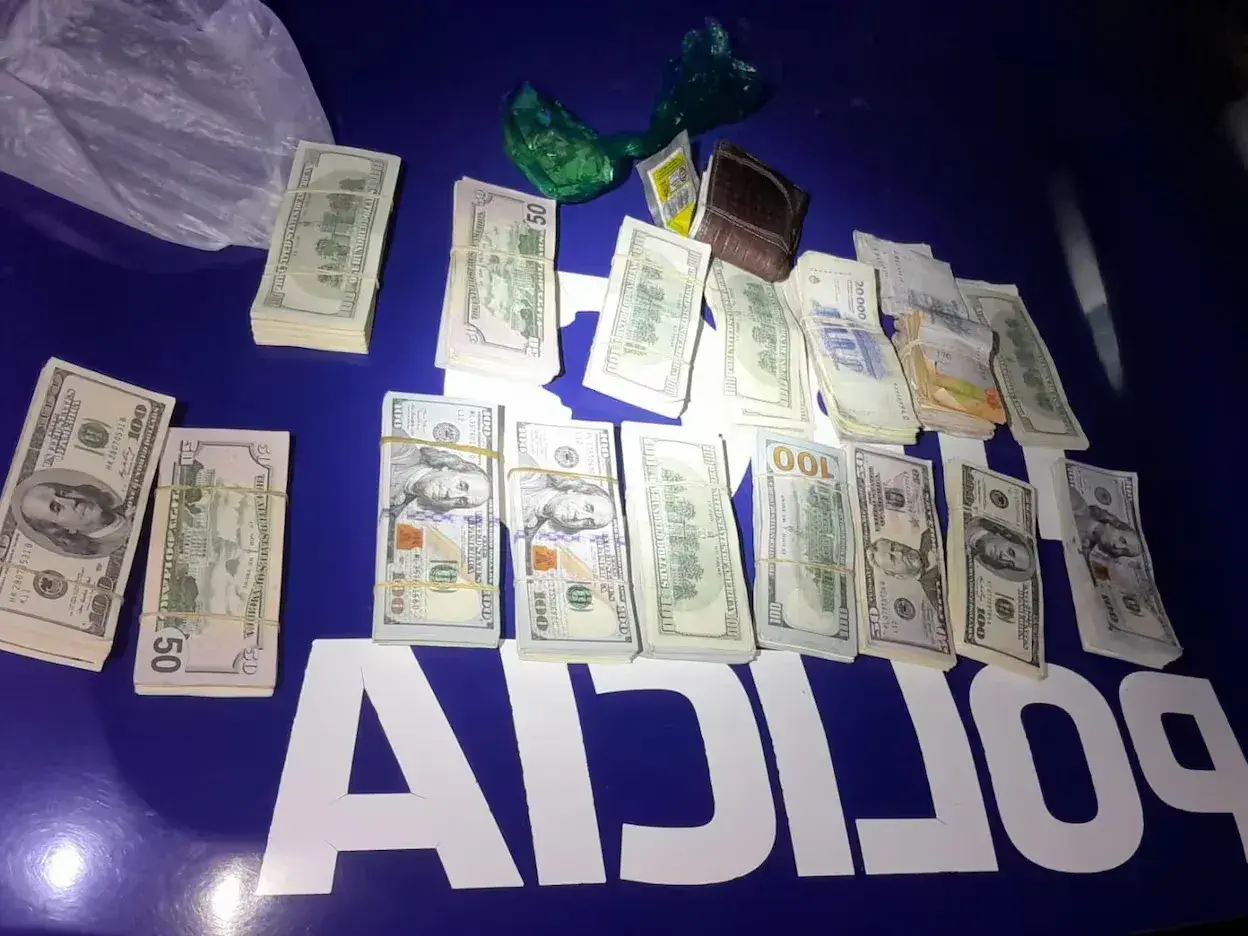 Detenido en Quilino por intentar sobornar a policías con más de $1 millón y 127 mil dólares