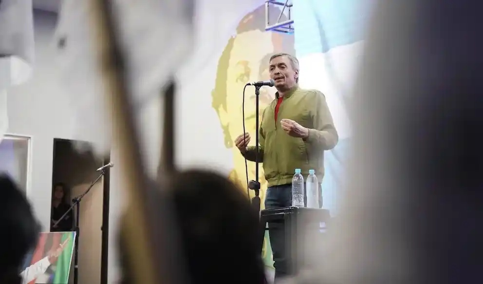 Charla abierta con vecinos y militantes en Carmen de Areco.