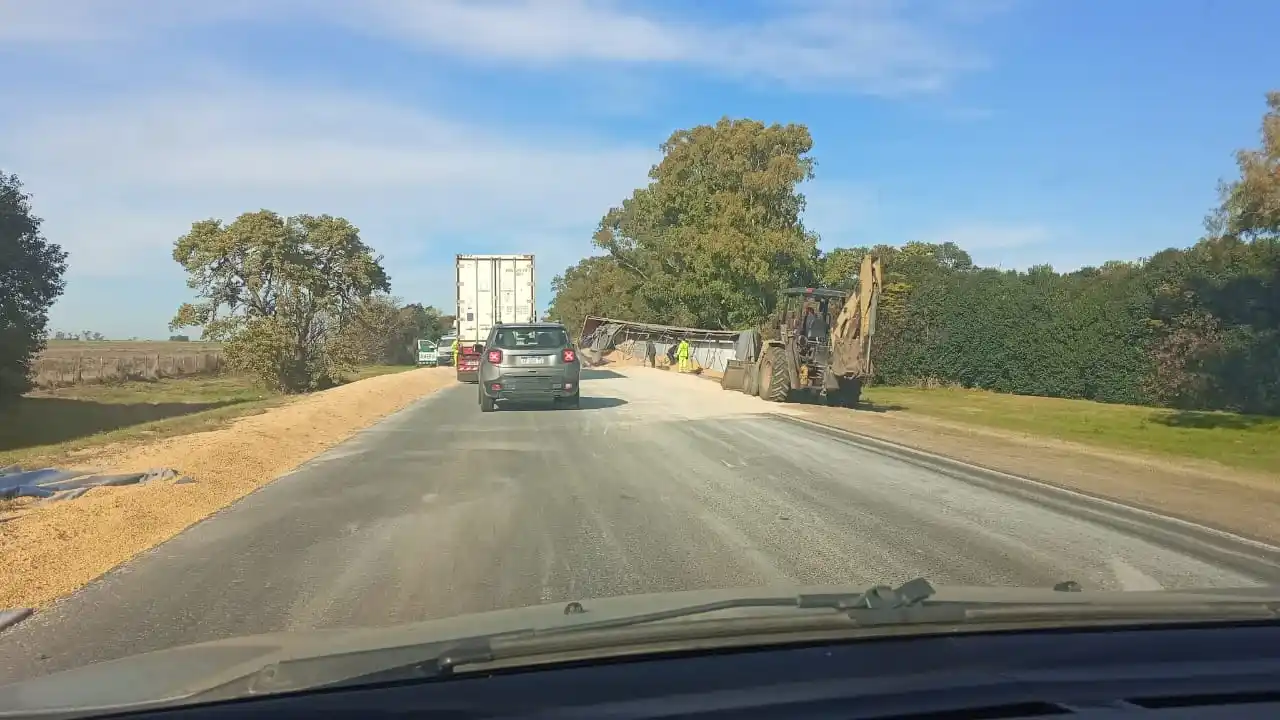 Continúa el tránsito alternado sobre la Ruta 34 tras el accidente entre camiones