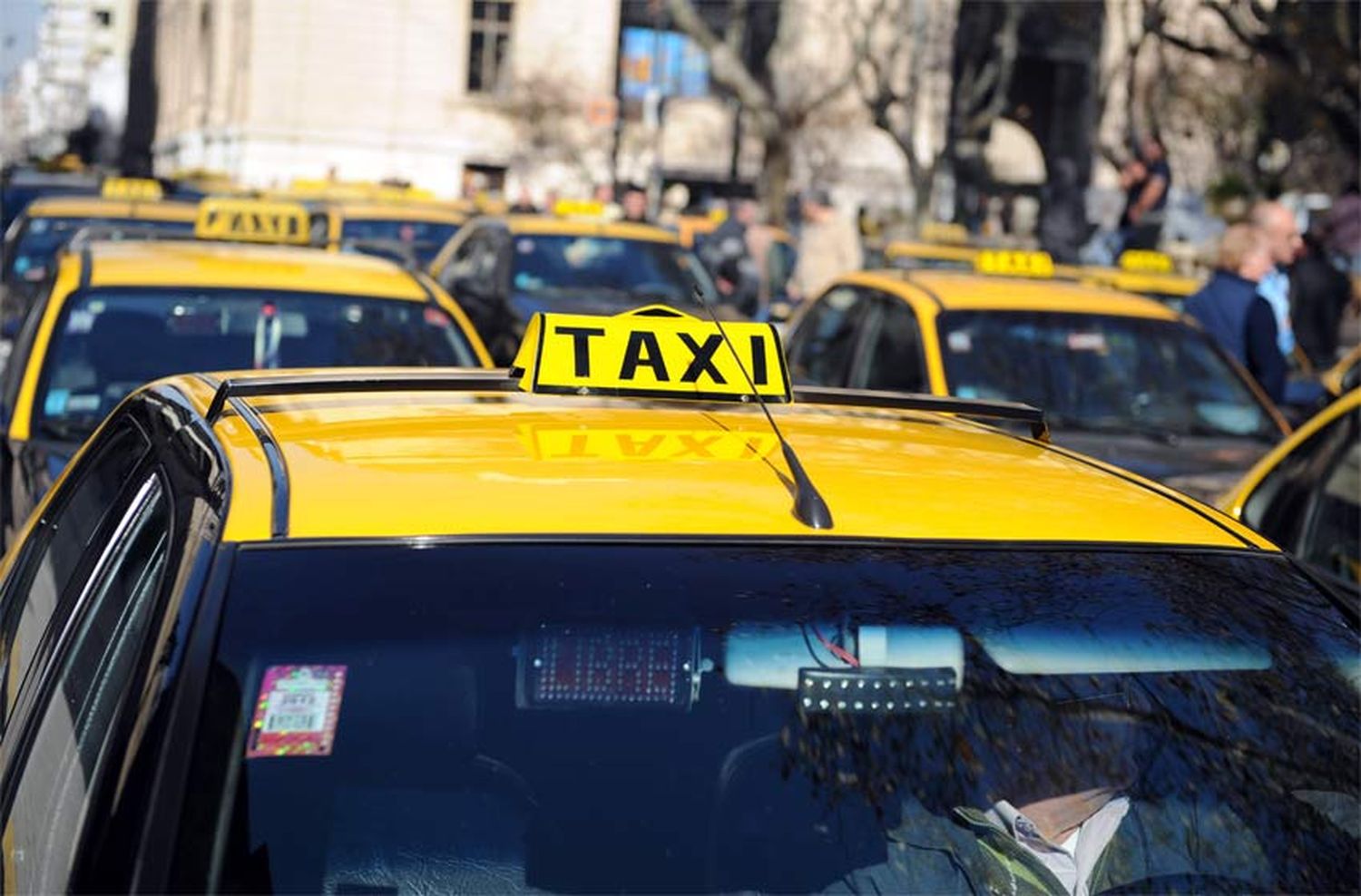 Taxistas reclamaron frente al Concejo para exigir un urgente aumento de tarifa