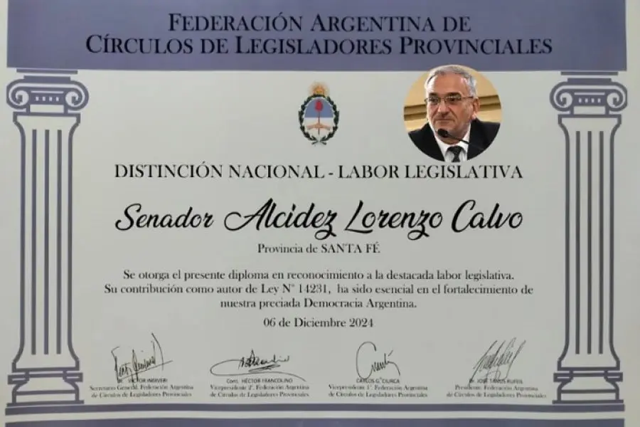 Alcides Calvo recibió reconocimiento nacional por su labor legislativa