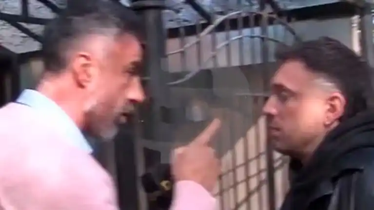 Leopoldo Luque insultó y le quitó a la fuerza el micrófono a un cronista del canal América