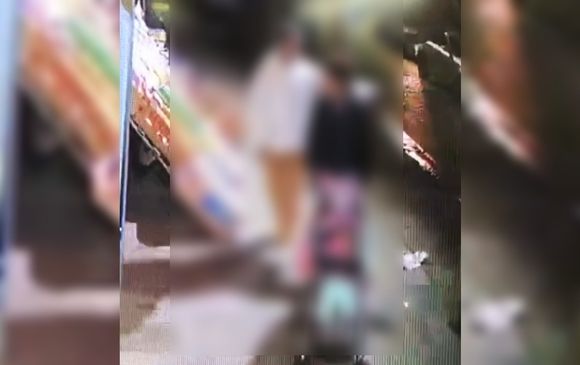 Salió de un negocio frente a la escuela Industrial y le robaron
