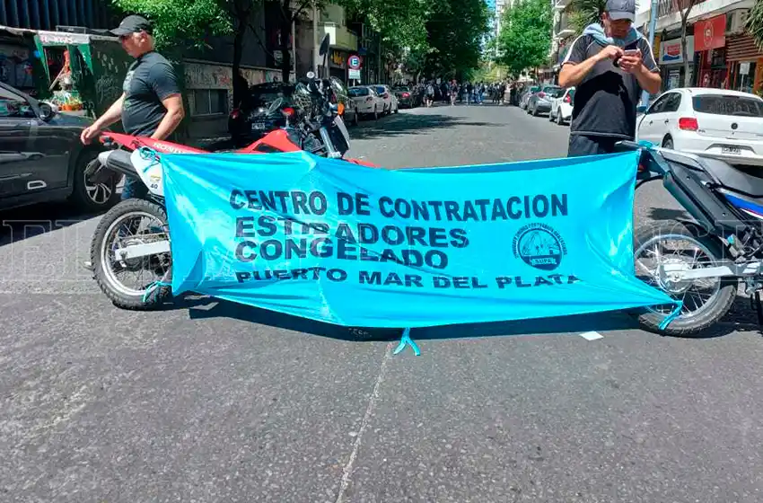 Estibadores del puerto se manifestaron en el Ministerio del Trabajo