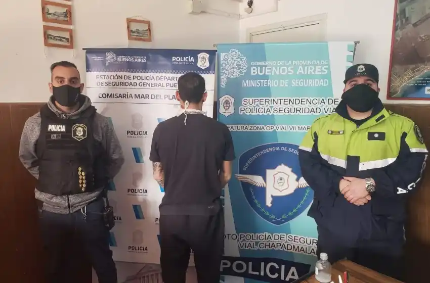 Amenazó a su suegra y cuñada con arma de fuego y se llevó a sus hijos en un auto robado: fue detenido