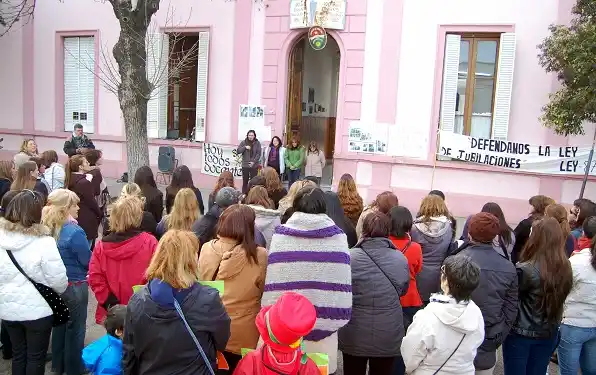 “Queremos estar en las escuelas, pero no nos dan alternativas y vamos al paro” 