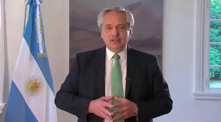 Aborto seguro, legal y gratuito es ley", celebró Fernández