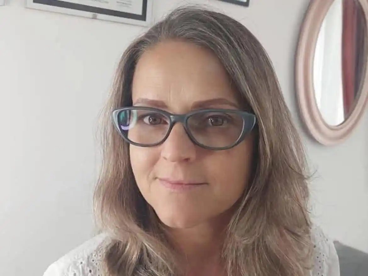 Vecino de Baradero escrachó a una abogada con panfletos tras denunciarla por estafa y ella salió a defenderse: qué dijo