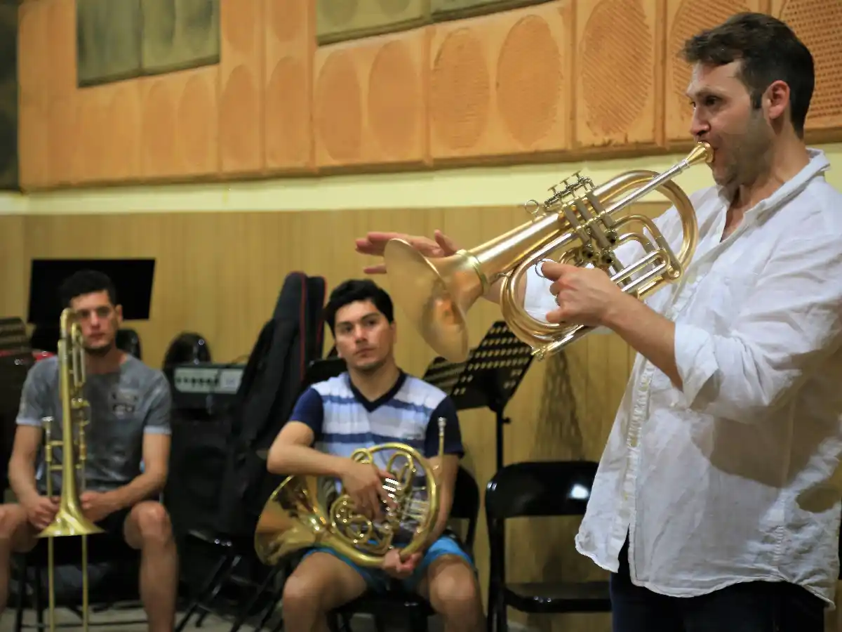 De Valencia a San Francisco para enseñar que la música salva 