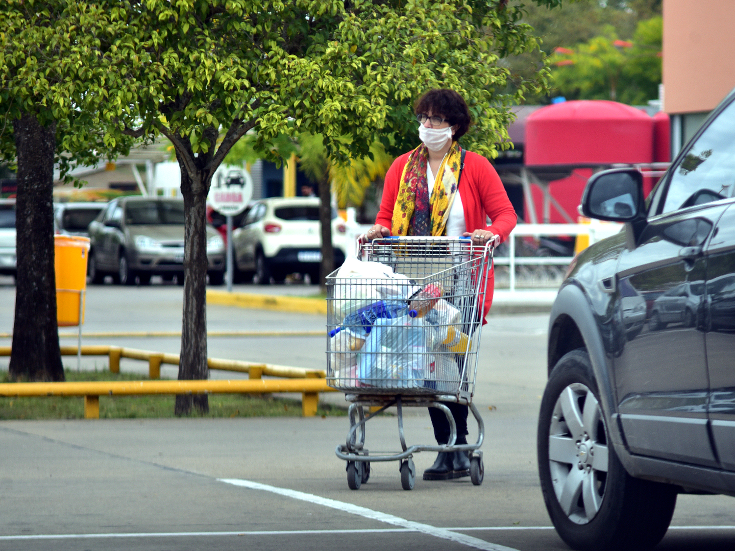 Coronavirus y superficies: ¿hay que seguir limpiando las cosas que vienen del supermercado?