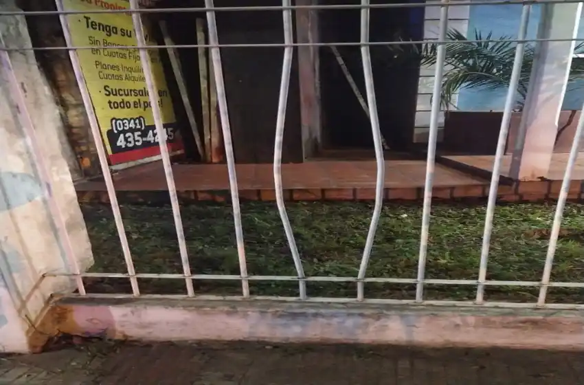 Robó y provocó destrozos en una empresa de construcción de viviendas, pero lo descubrieron y terminó preso