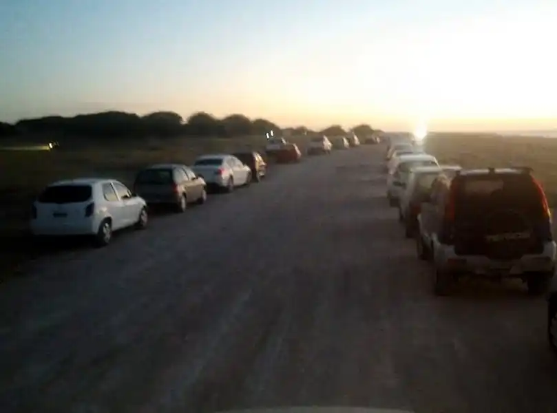 Claromecó: Denunciaron a dos rugbiers por agredir a joven que les pidió que limpien los médanos tras una fiesta