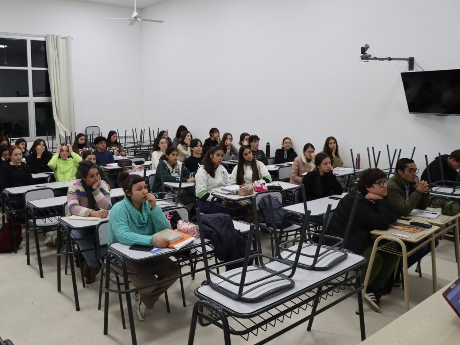 En el marco del programa “Vamos a la Universidad”, inició el curso de apoyo en Química para estudiantes secundarios