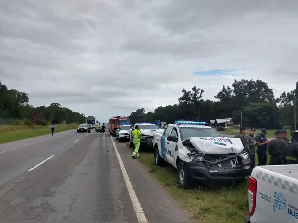 Castelli: Chocaron 3 patrulleros en cadena sobre autovía 2