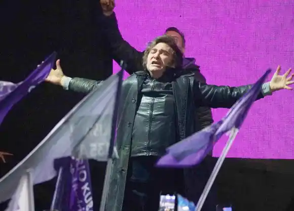 Javier Milei dijo que hay “empate técnico” en PBA  y defendió a su hermana Karina