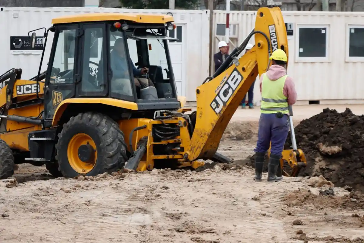 Recorrieron el predio del Ex-Gas donde avanza la construcción de 88 viviendas en la zona norte