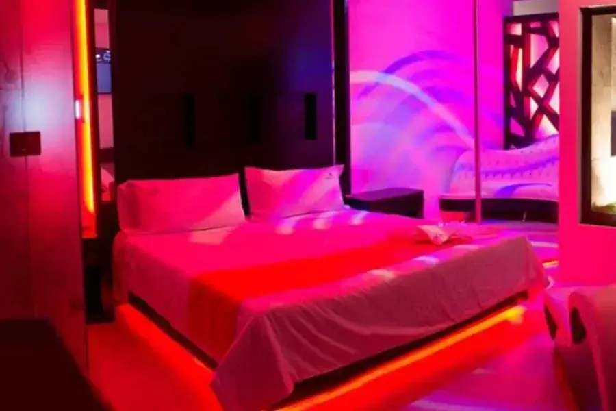 Fueron a un motel, tuvieron sexo y acabaron detenidos por un insólito motivo: ¿qué pasó?