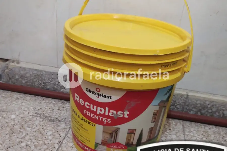 Un menor sospechoso portando un objeto inusual