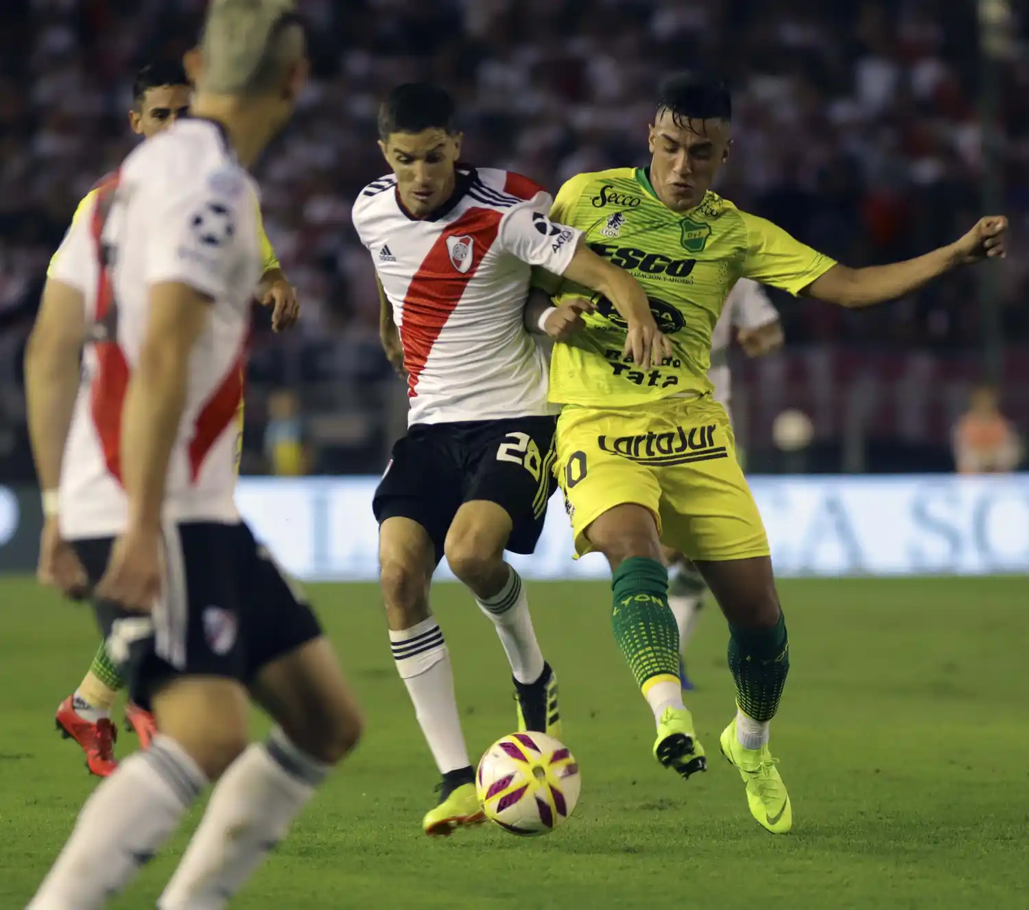 En otro postergado, River va por su primer triunfo del año