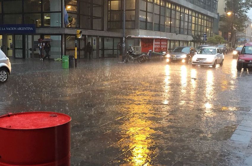 Domingo con 35 grados y lluvia