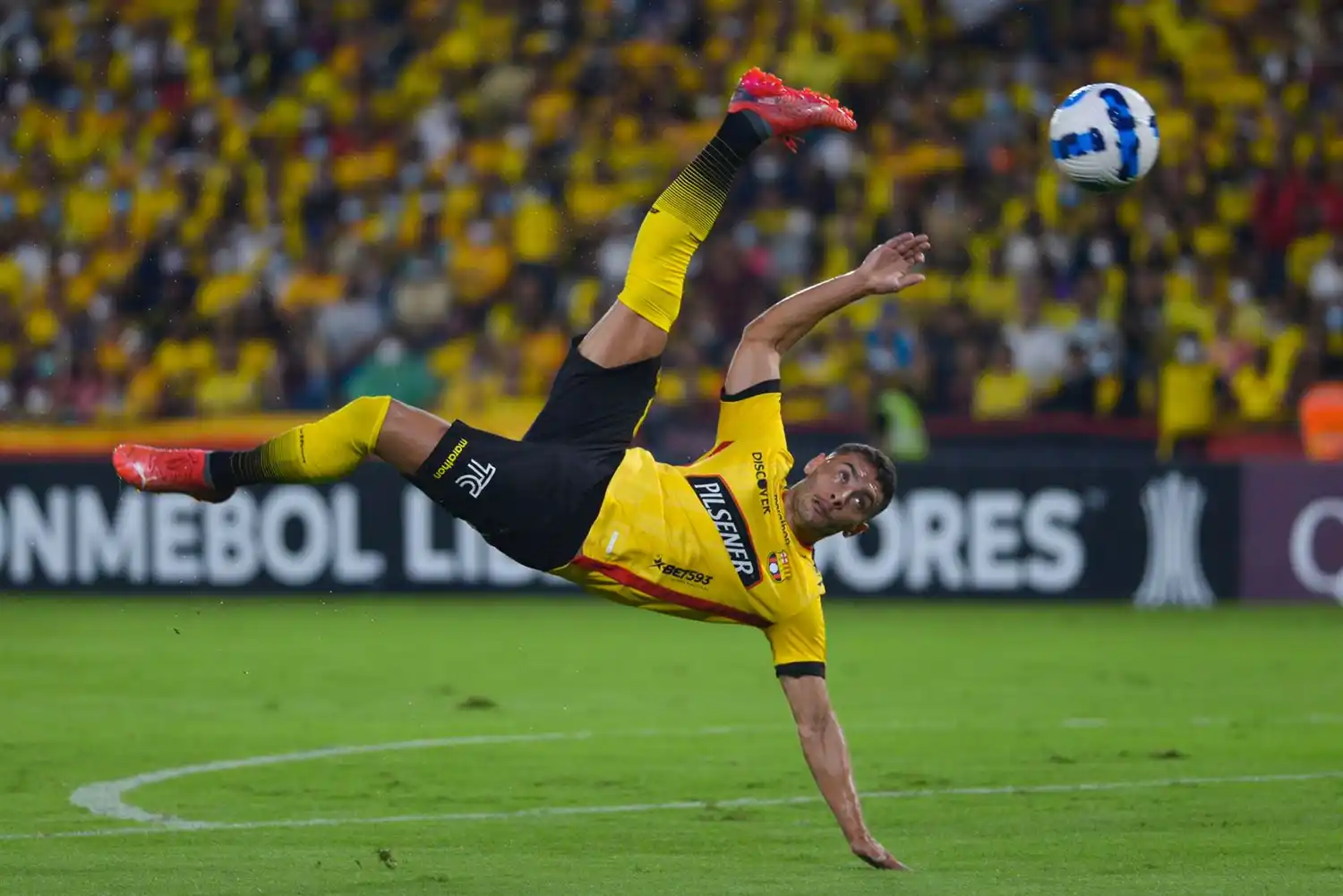 Emmanuel Martínez brilló en otra noche de Copa Libertadores