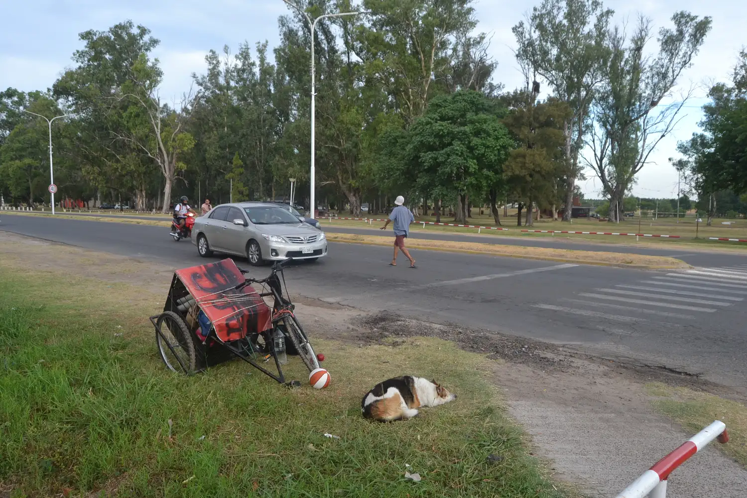 Entre rutas, malabares y lealtad: la vida nómada de Hugo Javier García y su compañera Clementina