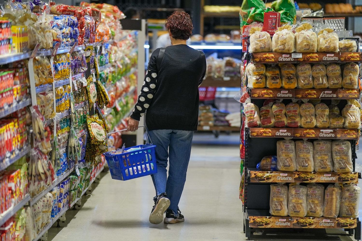 El costo de la canasta de alimentos superó los cien mil pesos en el conurbano bonaerense.