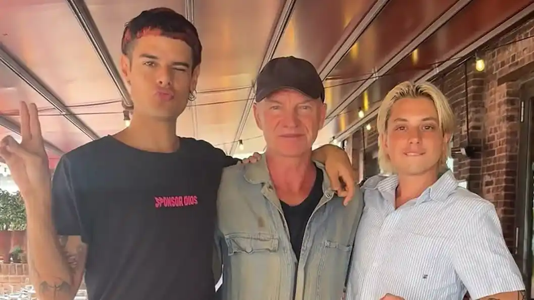 Ca7riel y Paco junto a Sting.