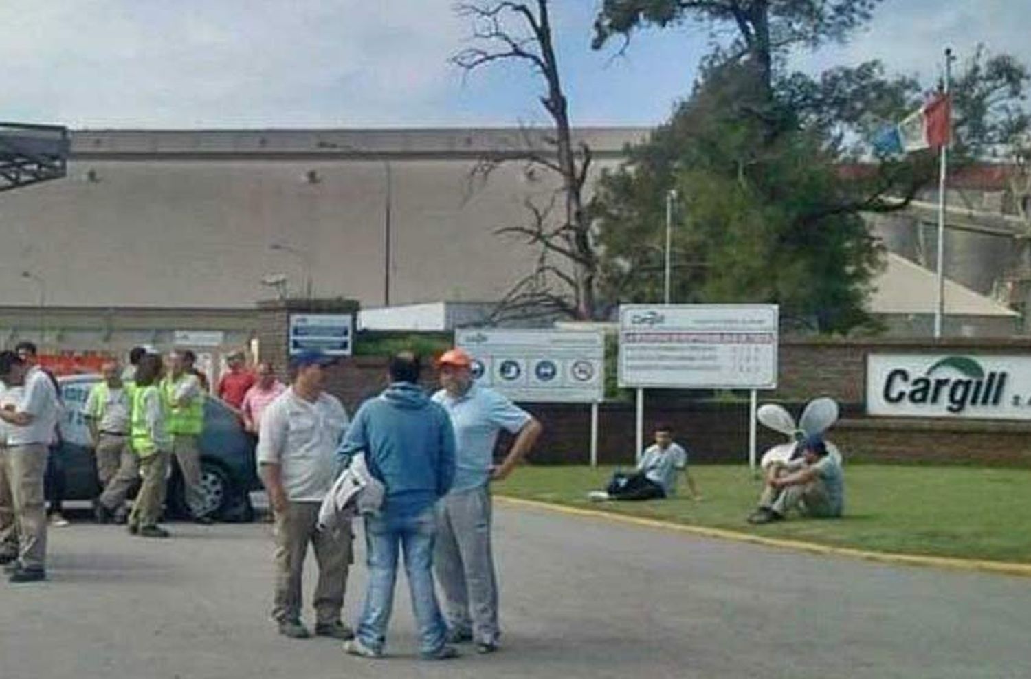 Cargill suspendió las prestaciones e impidió el ingreso de sus trabajadores