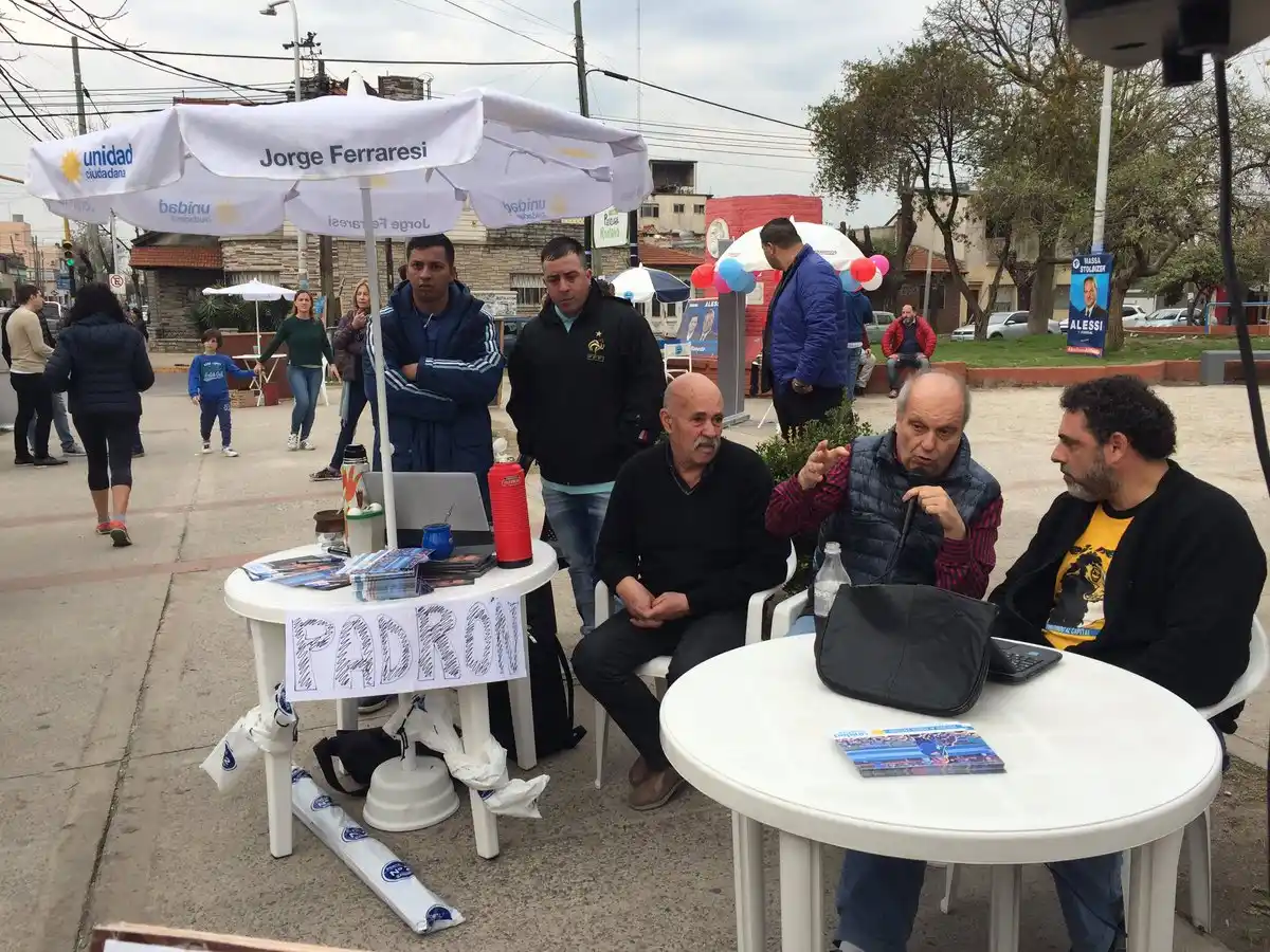 Elecciones 2017: Un ministro de Macri se sentó a hablar en una mesa de Unidad Ciudadana en Sarandí