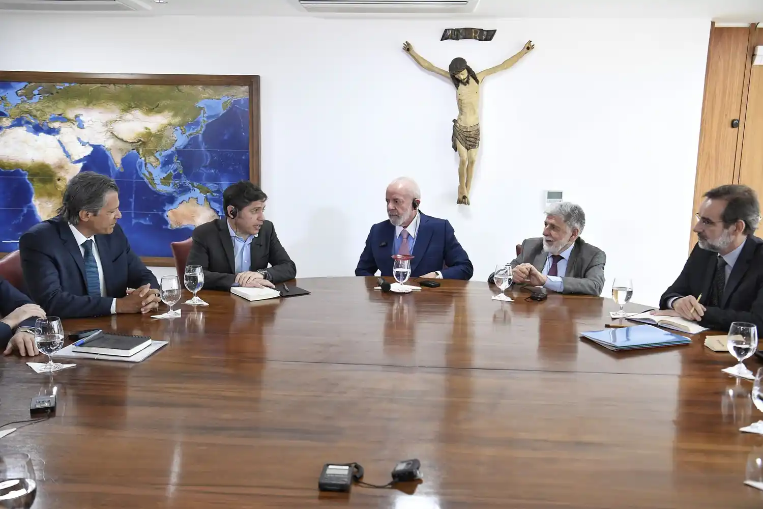 Kicillof amplía contactos internacionales: se reunió en Brasil con Lula da Silva