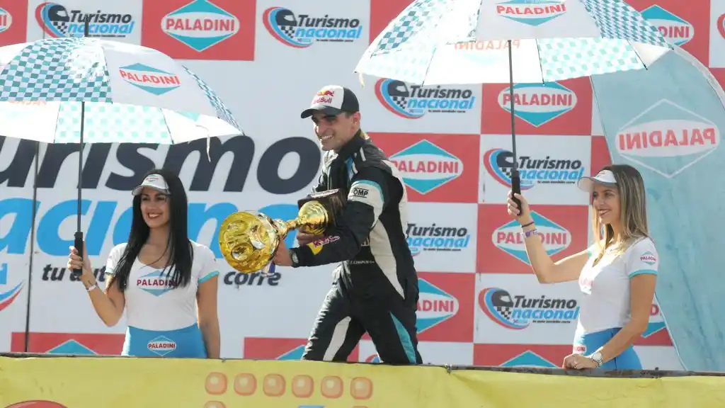 Triunfo de Chapur, con Leonel Pernía de escolta
