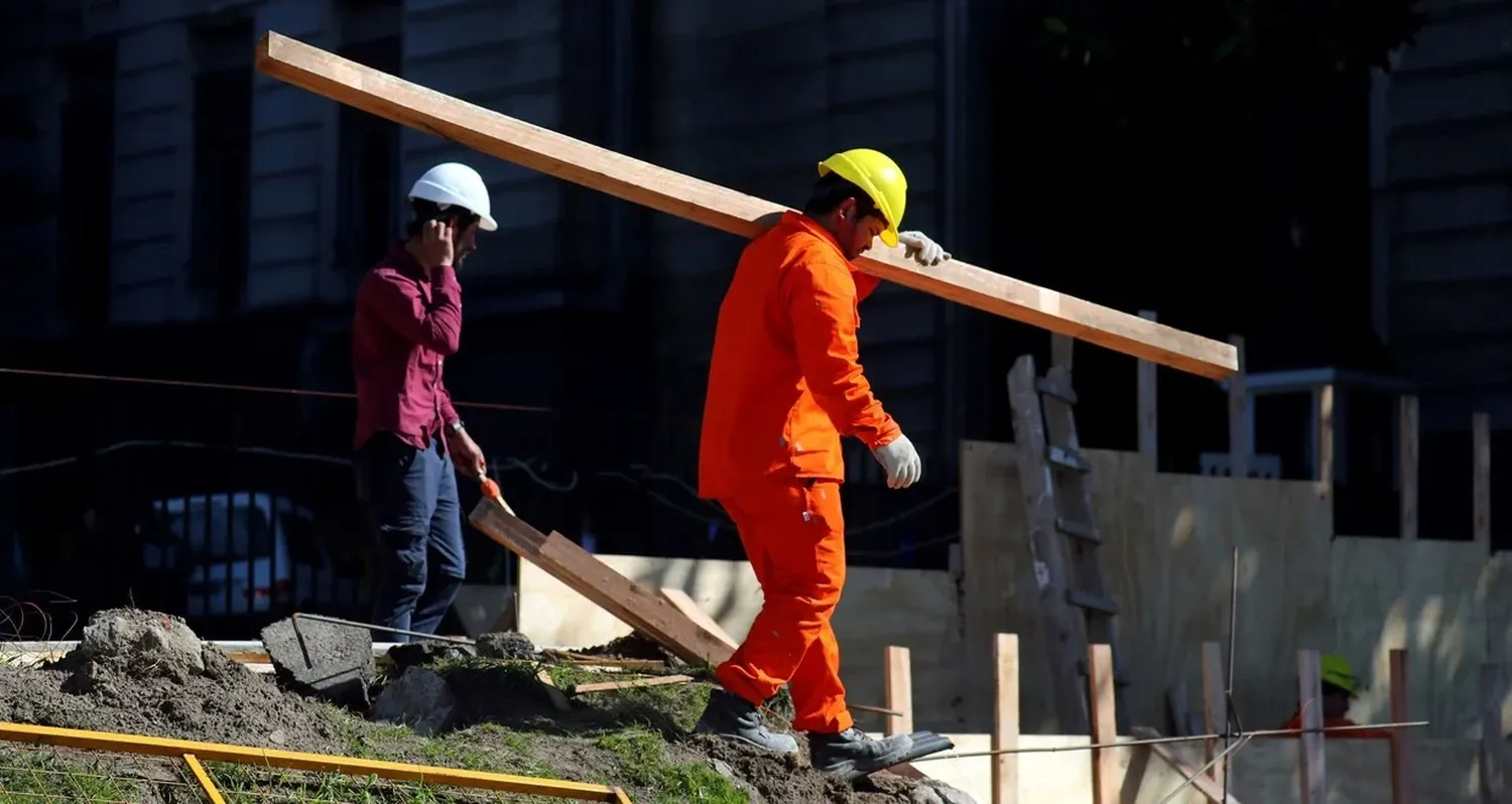 El Indicador sintético de la actividad de la construcción (ISAC) muestra una baja de 35,2% respecto a igual mes de 2023 según el Indec. Crédito: Reuters/Marcos Brindicci