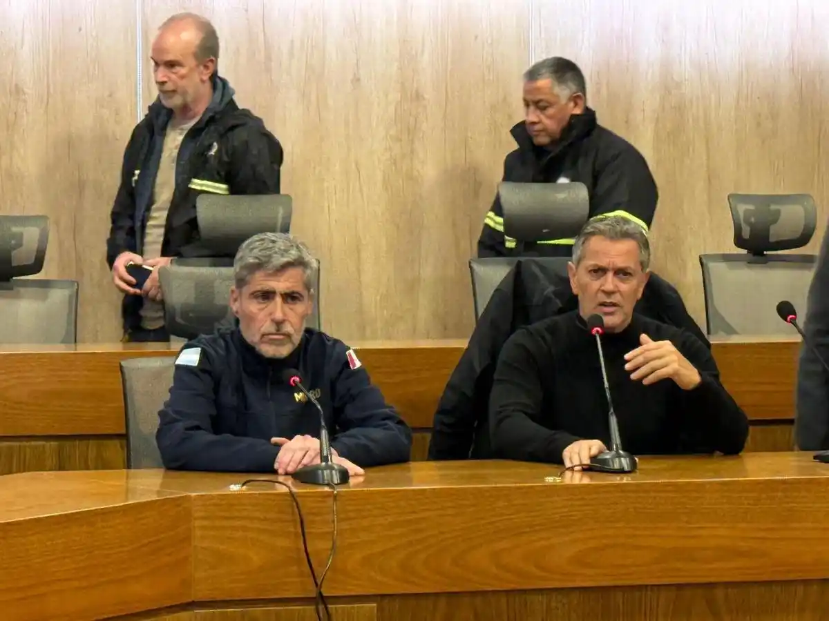 Quinteros y Garzón brindaron una conferencia de prensa.
