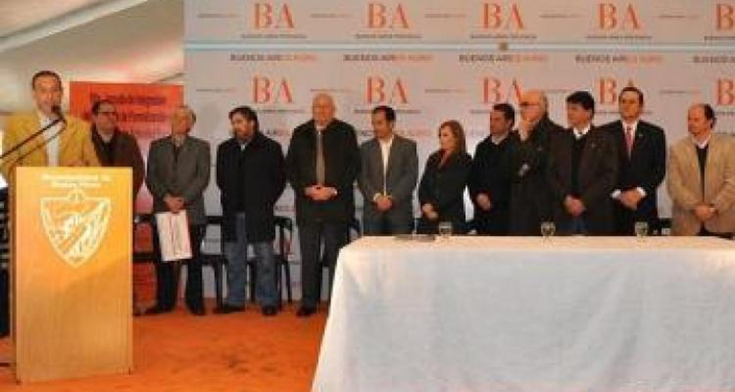 Presencia local en la entrega de 45 núcleos genéticos a 400 productores porcinos