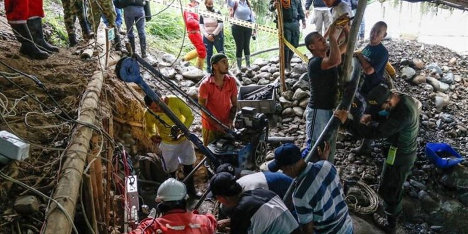 Tras 24 días rescatan cuerpos de 11 mineros atrapados en un socavón en Colombia