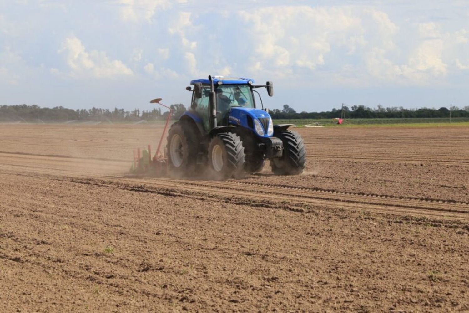 Tragedia en el Norte provincial: un trabajador rural perdió la vida tras ser atropellado por un tractor