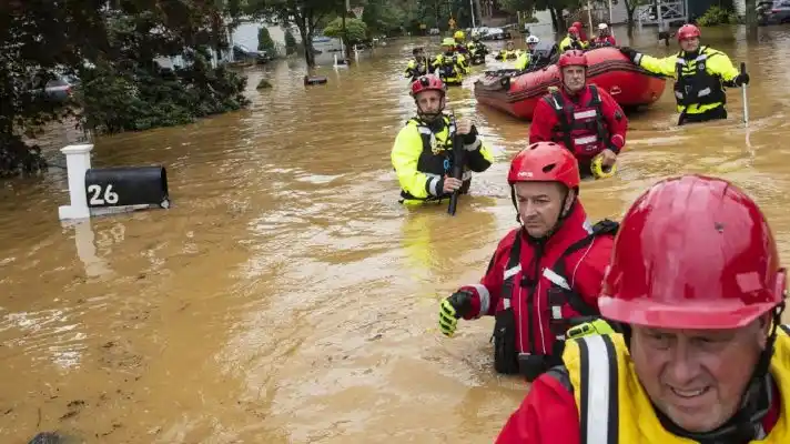 TORMENTAS HISTÓRICAS: 21 muertos y 45 desaparecidos, entre ellos varios niños, dejan inundaciones al sur de EE.UU.