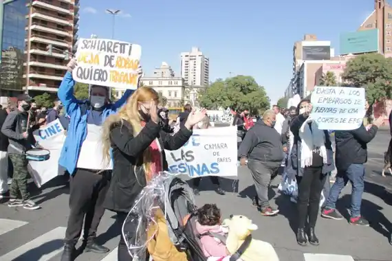 Comerciantes marcharon contra las restricciones en Córdoba