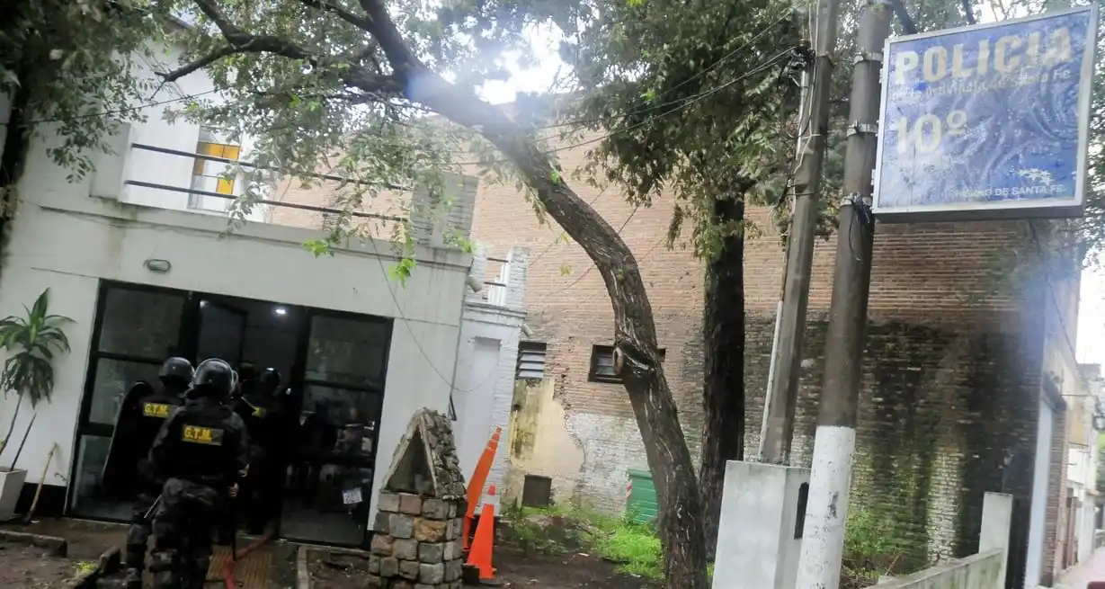 Al menos media docena de los presos alojados en la comisaría 10ª Créditos: Marcelo Manera