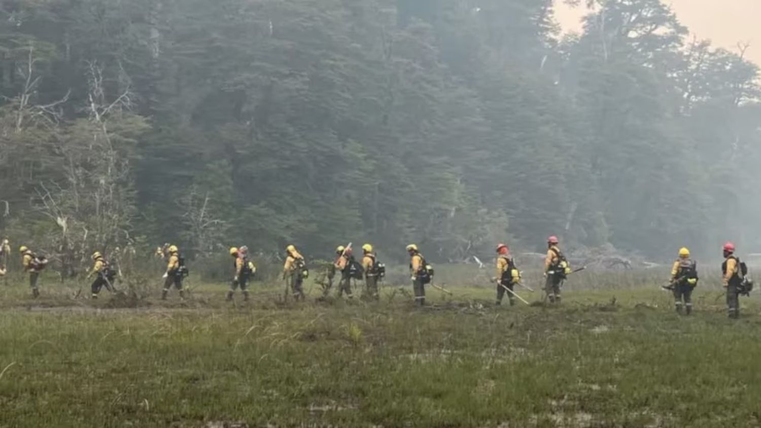 El alerta por tormentas afectó los operativos por el incendio del Parque Nacional Nahuel Huapi