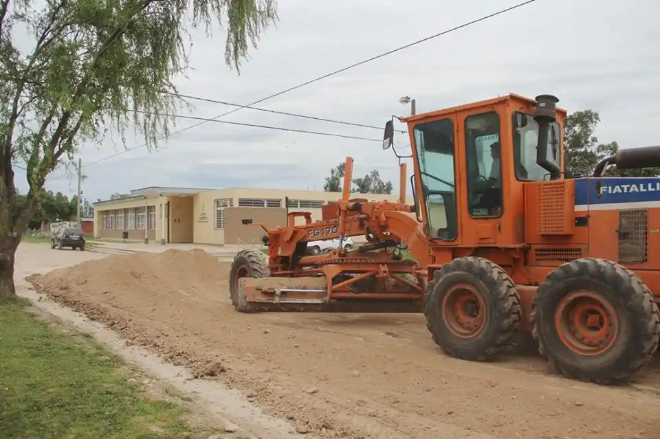 Avanza pavimento en el sector de la Escuela Secundaria Nº 5