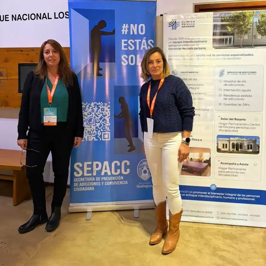 Licenciada Natalia Matorra (derecha) junto a la Dra Marcela Waisman Campos.