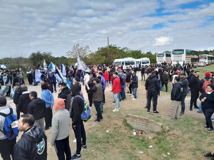 papeleros en papel  prensa asamblea